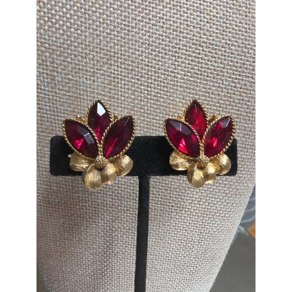 Vintage Gold Tone  Ruby Red Marquise Glass Rhinestone earrings